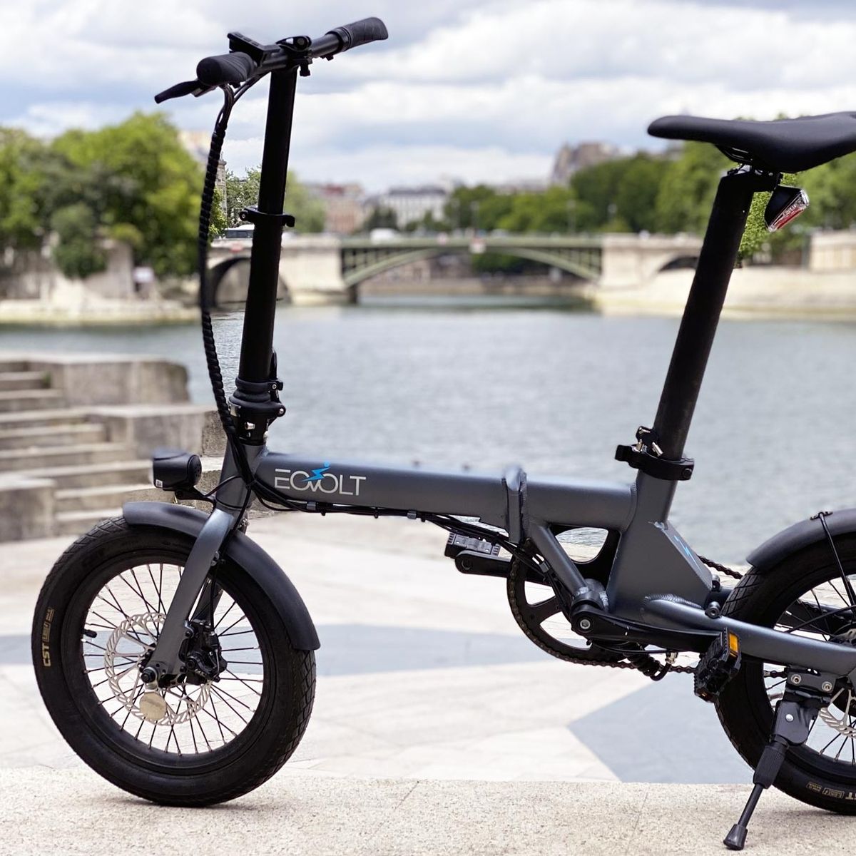 Le Mini Vélo Électrique Pliable : La Révolution de la Mobilité Urbaine