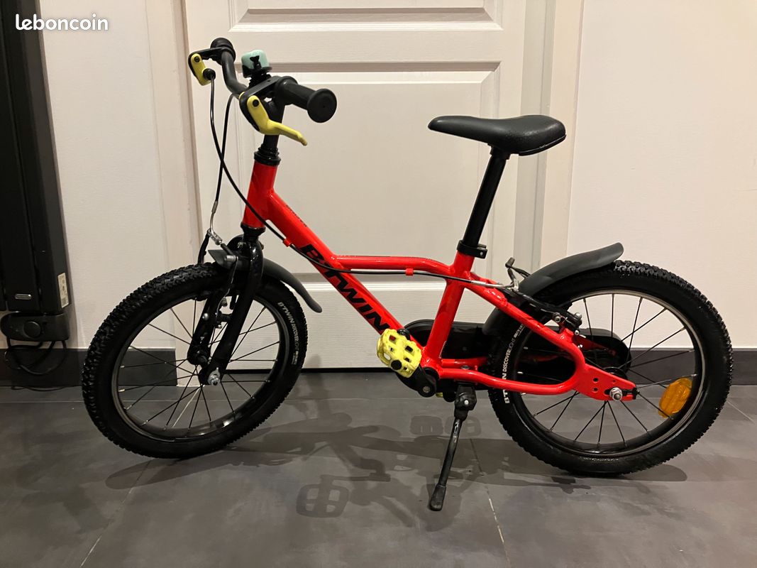 Découvrez le Vélo Btwin 16 Pouces : Le Compagnon Idéal des Jeunes Cyclistes